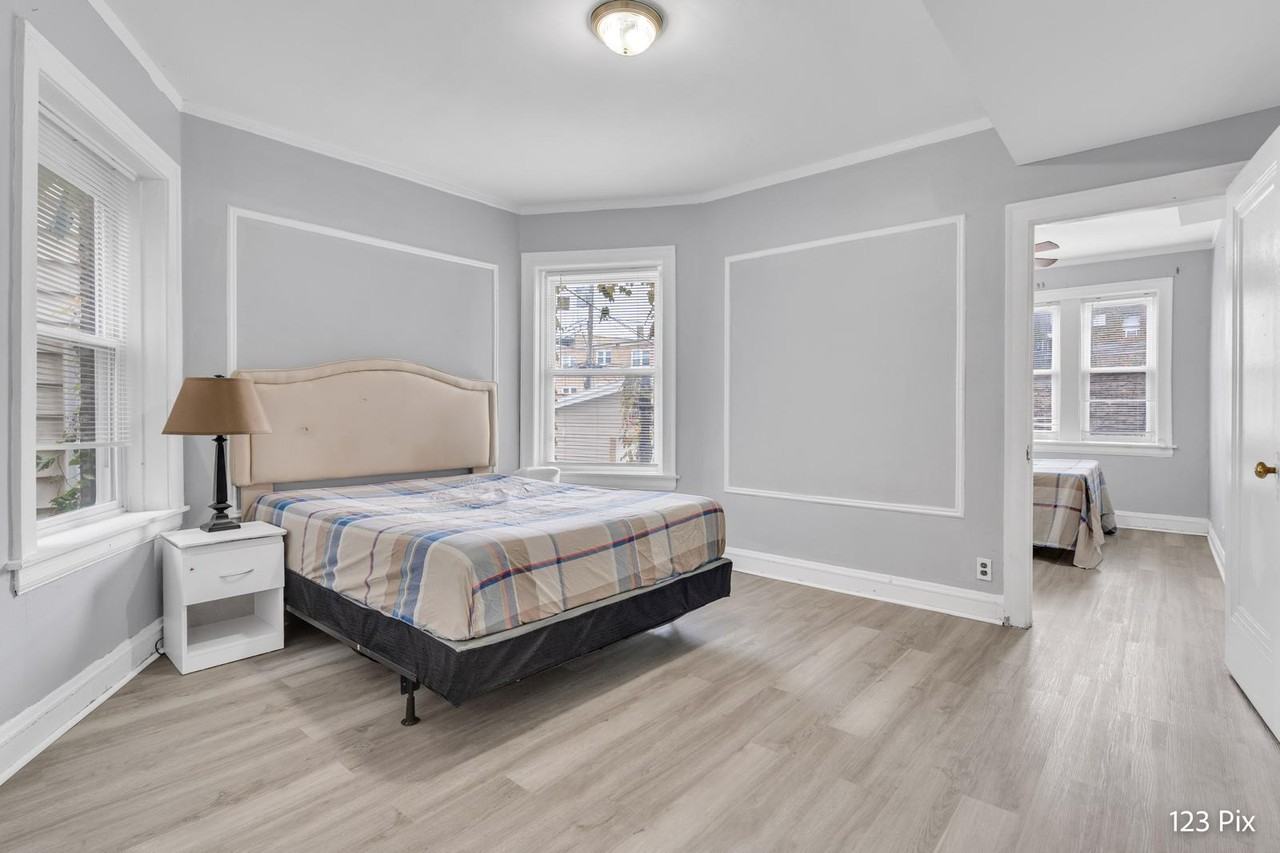 6323 N Francisco Ave #1 - Photo 4 of 13