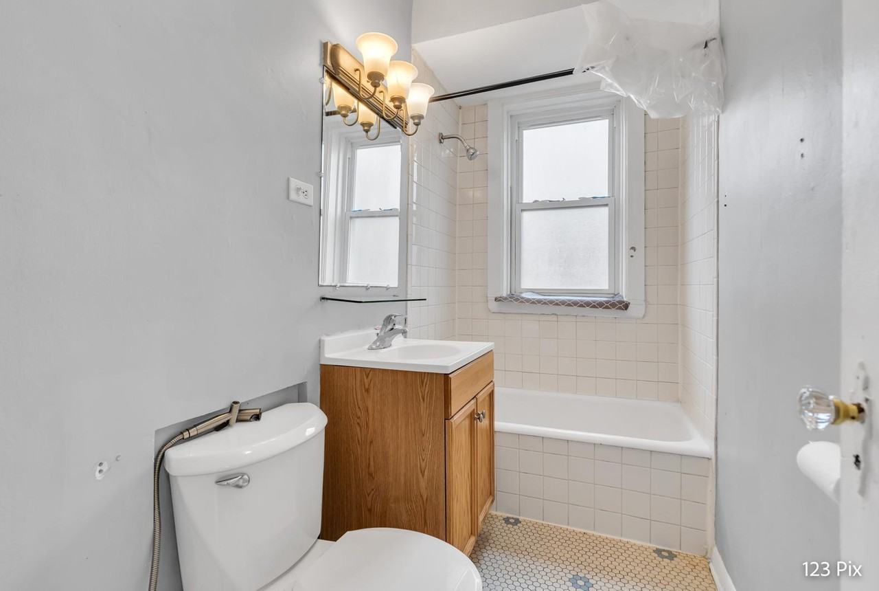 6323 N Francisco Ave #1 - Photo 6 of 13