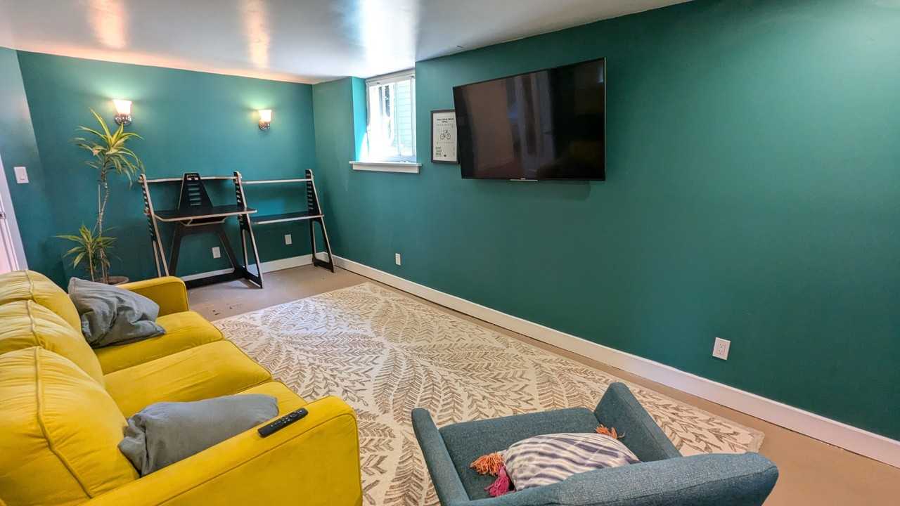 5608 Brooklyn Ave Ne #NA - Photo 7 of 10