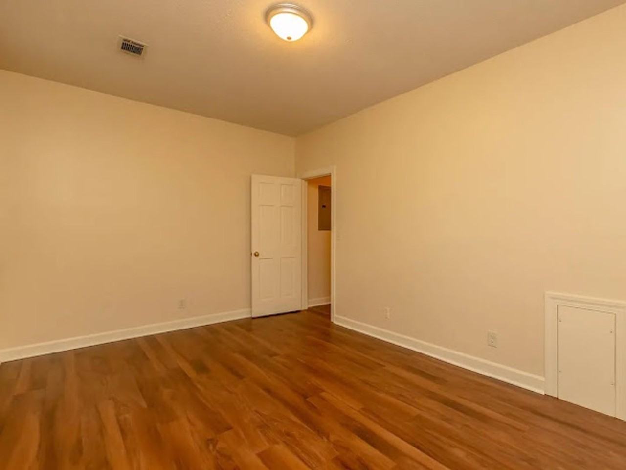 Astor Arms - Photo 2 of 15