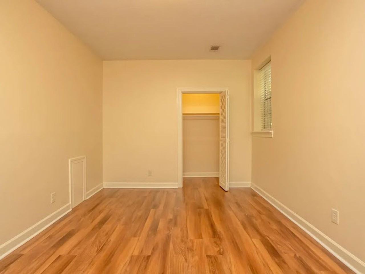 Astor Arms - Photo 3 of 15