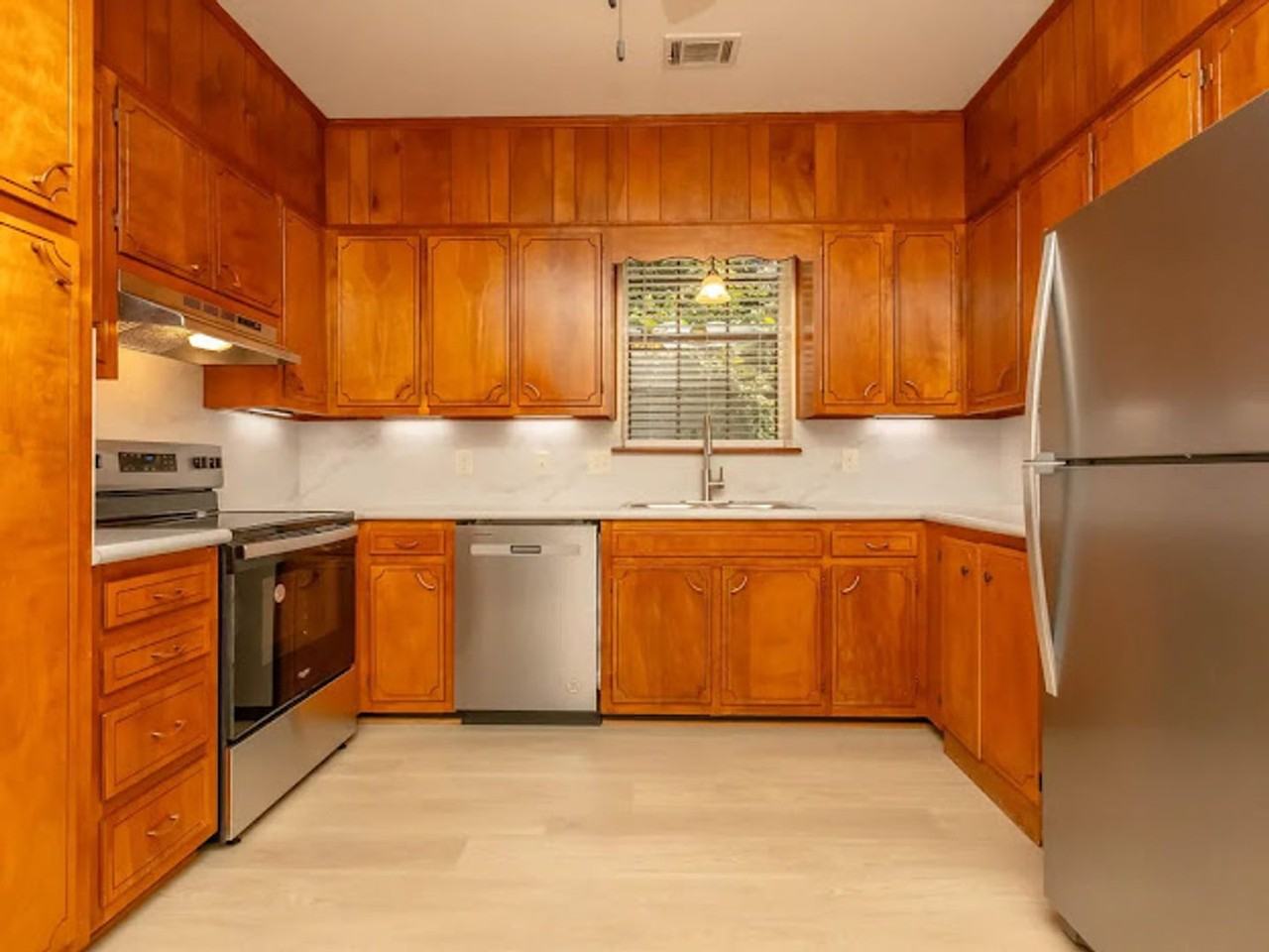 Astor Arms - Photo 6 of 15