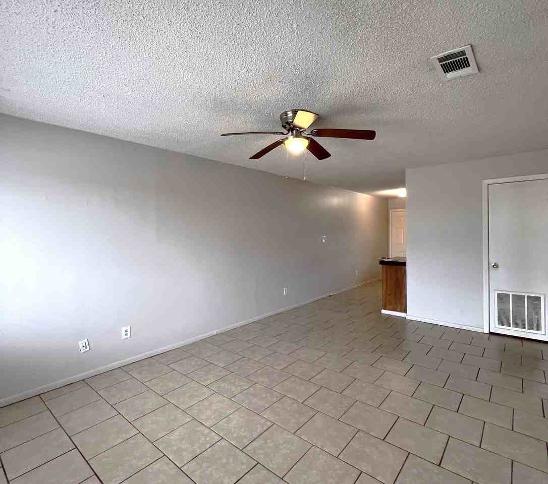 1601 University Pkwy #12 - Photo 2 of 20