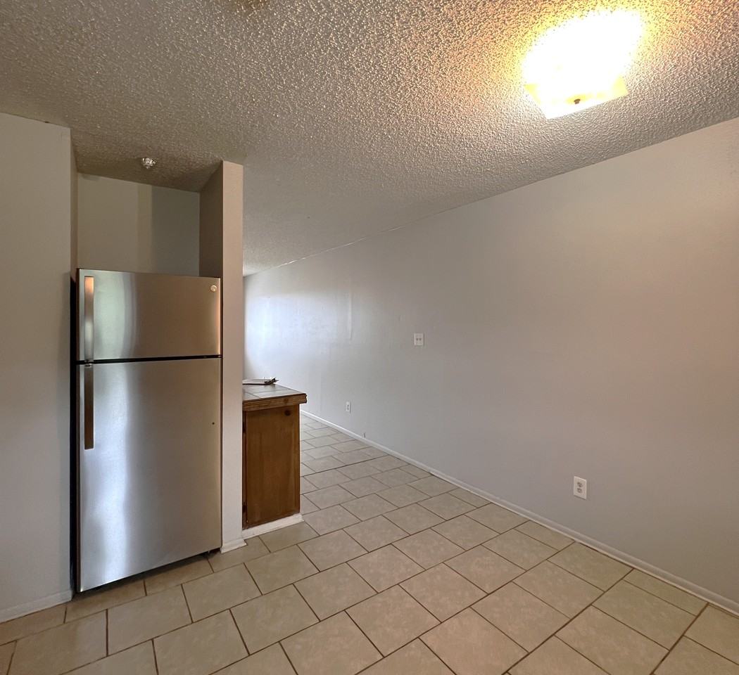 1601 University Pkwy #12 - Photo 6 of 20