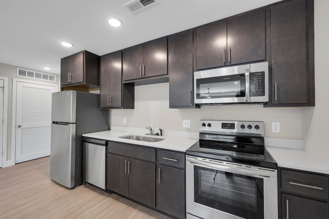 707 W Springfield Ave - Photo 4 of 42