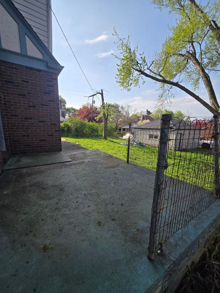 Charles St - Photo 6 of 19