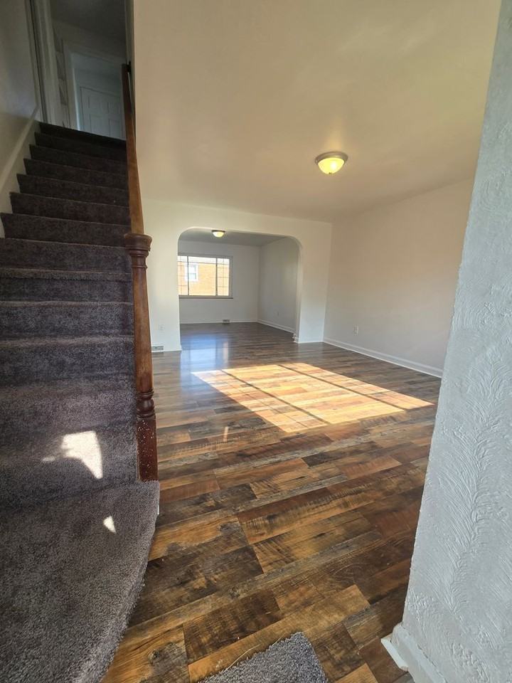 Charles St - Photo 7 of 19