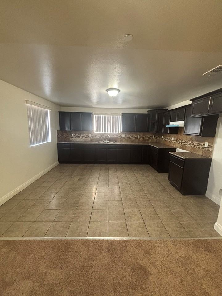 1011 56th Street - Photo 4 of 22