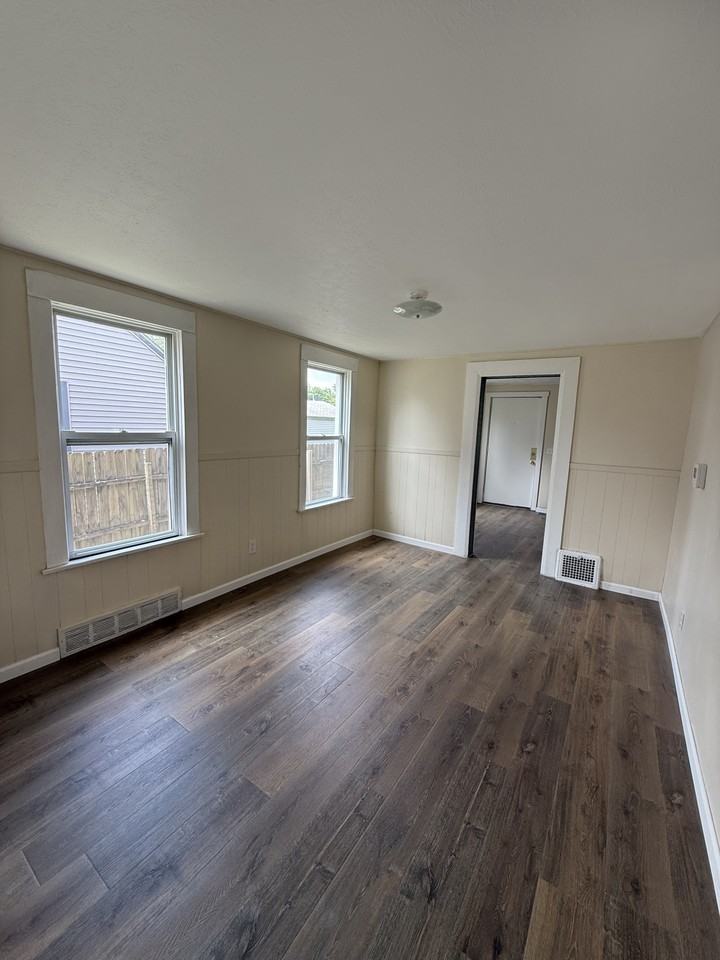 1740 Wellington AvenueYoungstownOH - Photo 3 of 11
