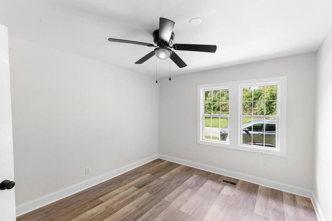 547 Horry St Ne - Photo 6 of 16