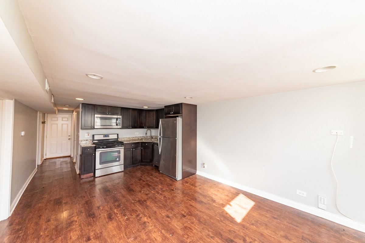 5344 W Eddy St #G - Photo 3 of 13