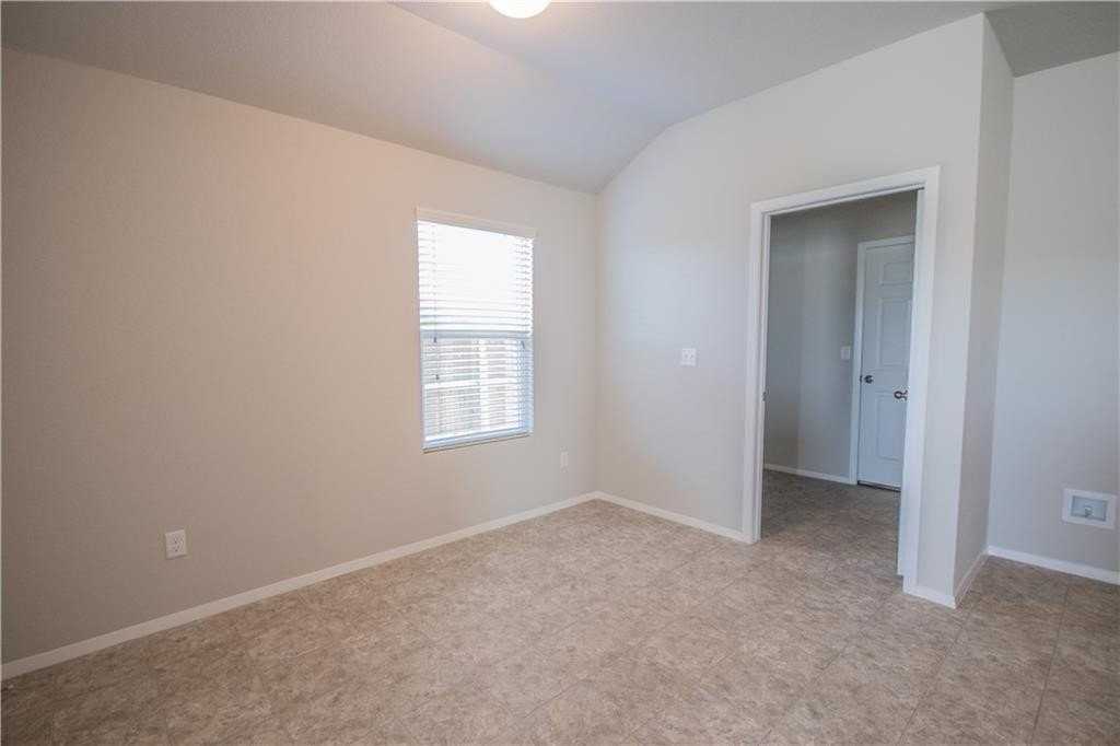 1541 Scotland Dr - Photo 4 of 12