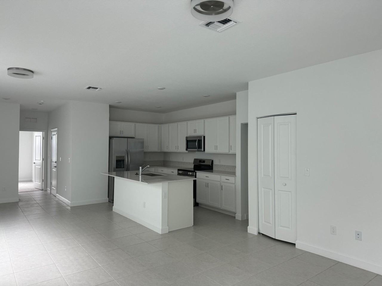 4663 Hollister Ave - Photo 4 of 8