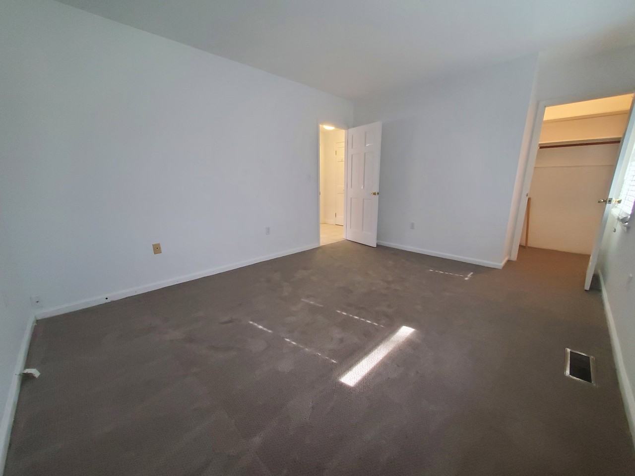 82 Archer Ln #1 - Photo 5 of 6