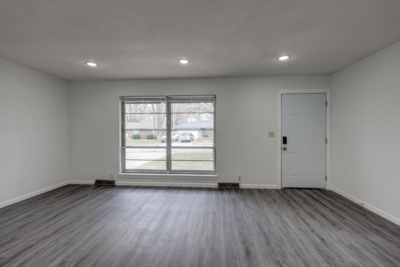 2716 Vermont Ave #1 - Photo 5 of 33