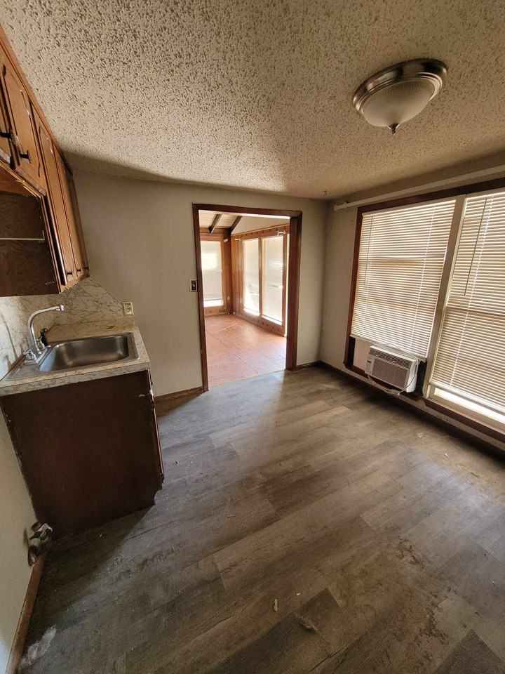 402 N B St #2 - Photo 3 of 5