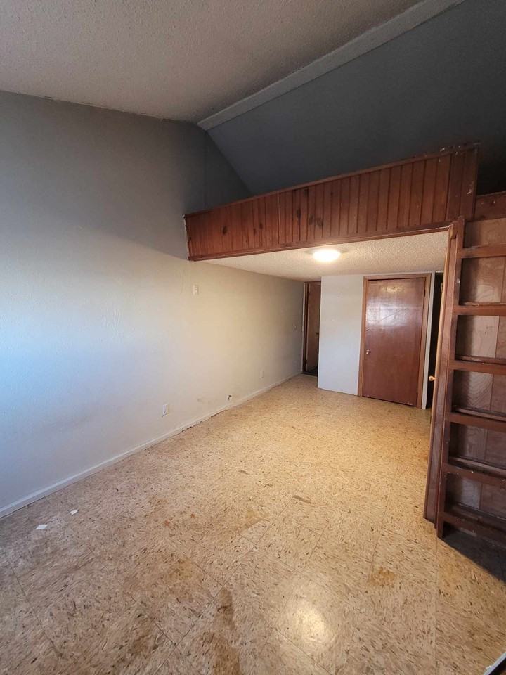 402 N B St #2 - Photo 5 of 5