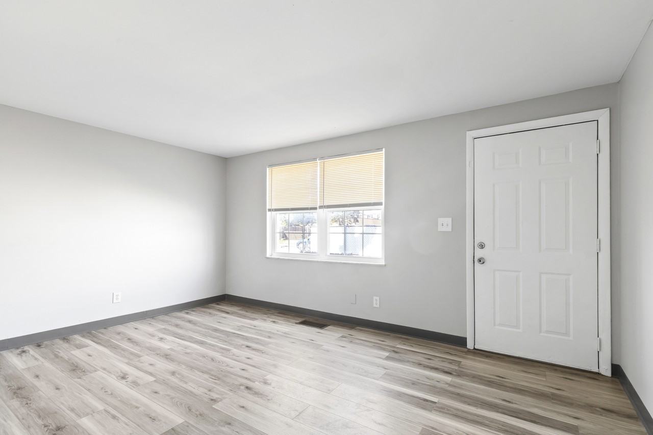 Oakland Park Ct #1887D - Photo 3 of 17