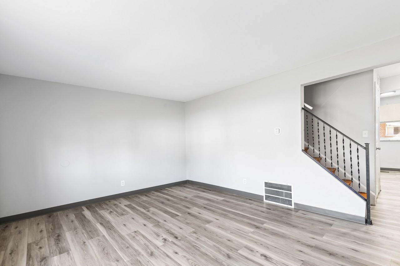 Oakland Park Ct #1887D - Photo 4 of 17