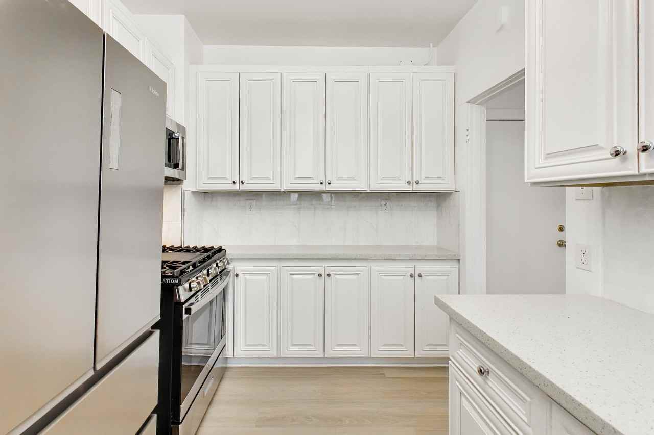 1215 Bay Street #4 - Photo 5 of 20