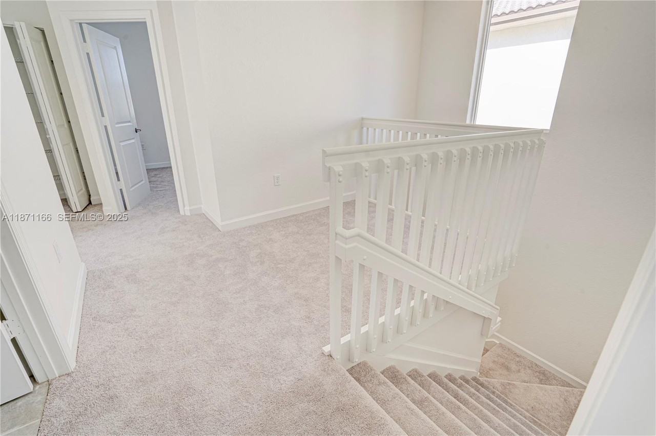 2671 Southeast 24th Drive #0 - Photo 4 of 28