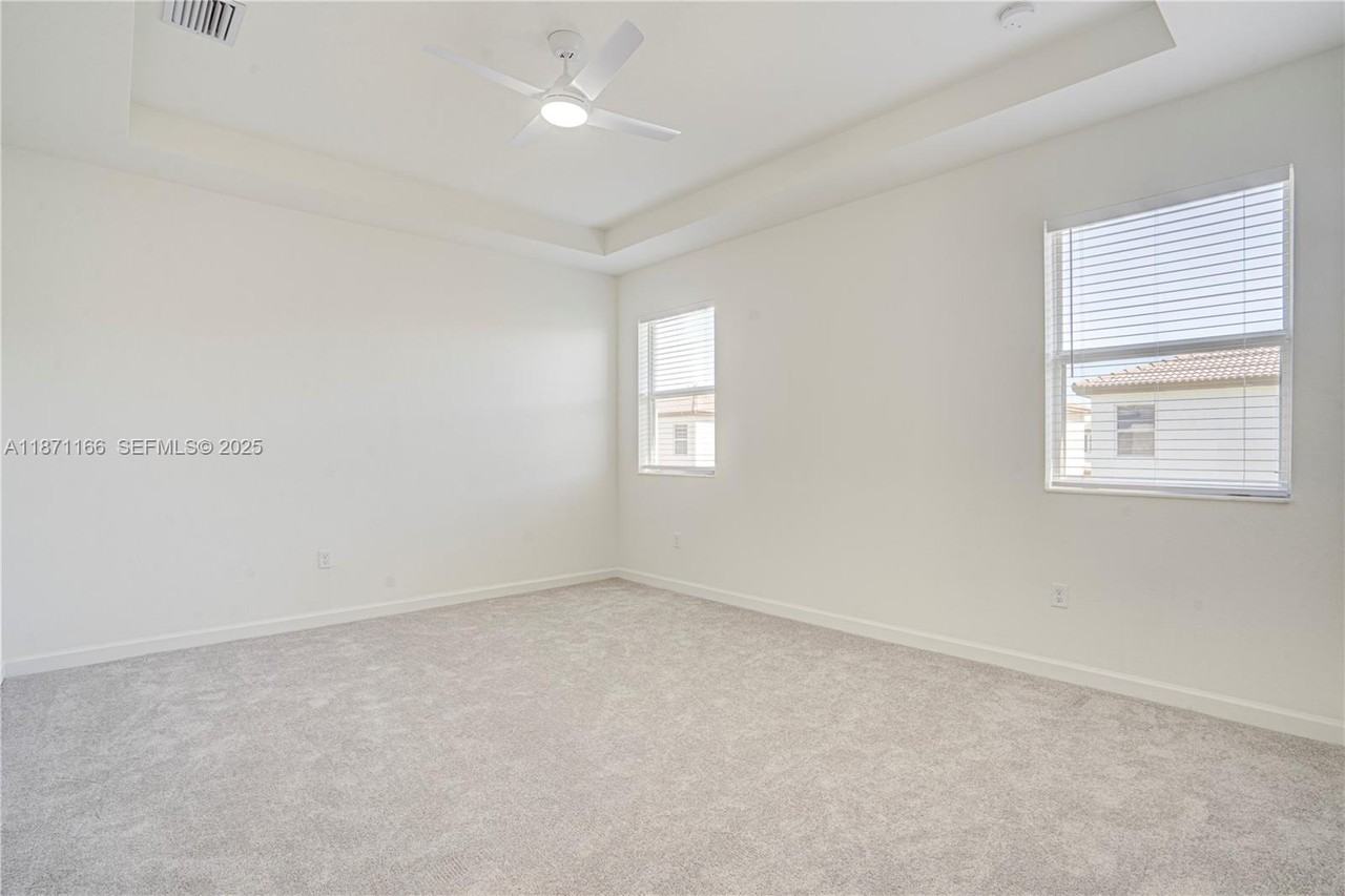 2671 Southeast 24th Drive #0 - Photo 7 of 28