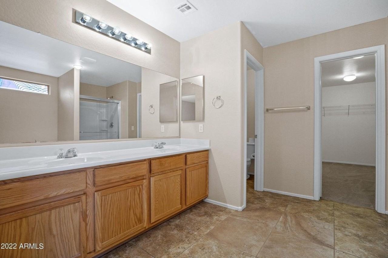 15422 N 169th Ln - Photo 4 of 37