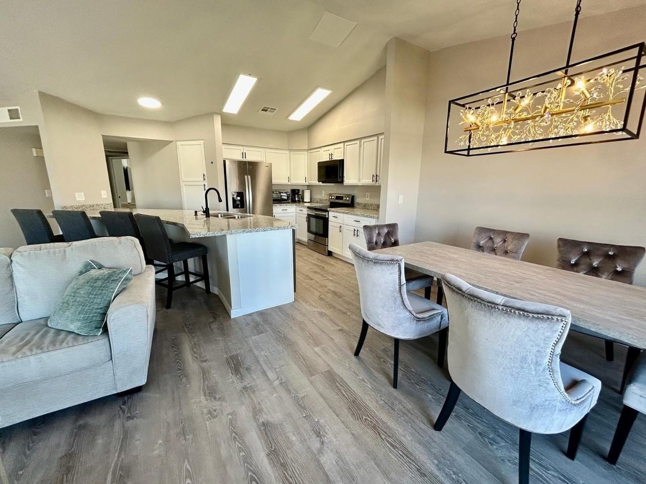 4212 E Sandia St - Photo 6 of 36