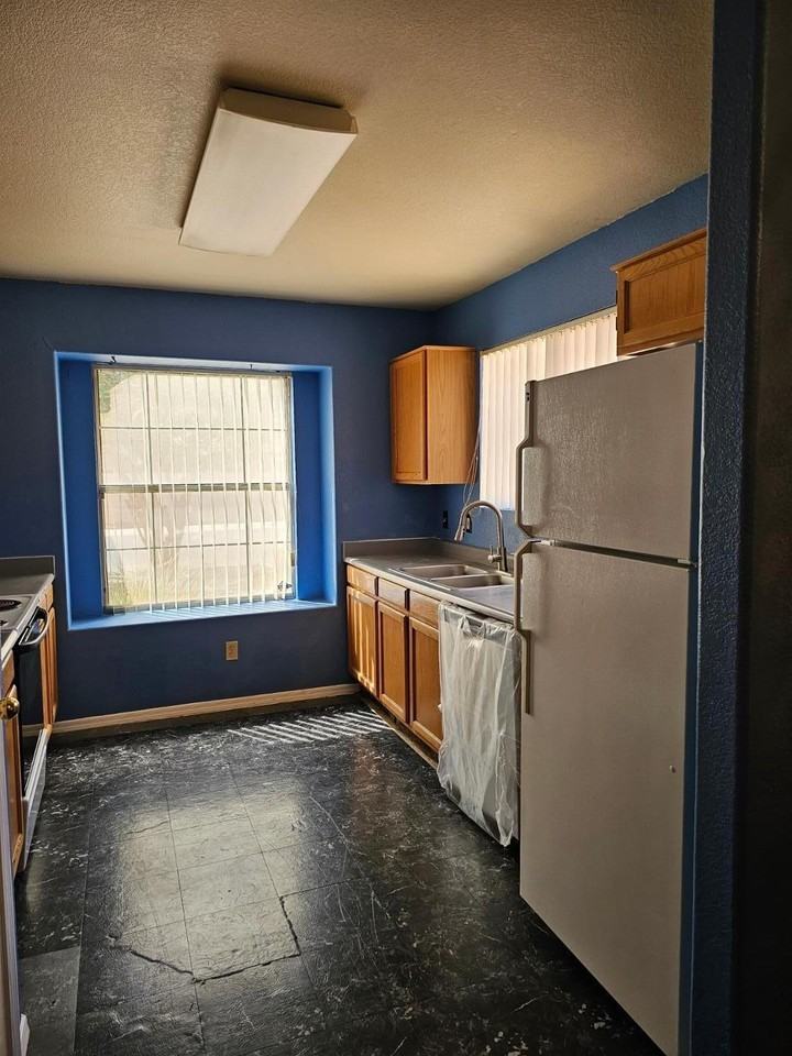 821 S Cancun Dr - Photo 2 of 17