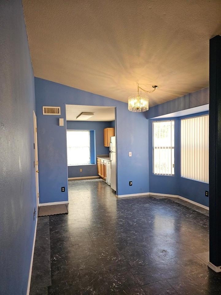 821 S Cancun Dr - Photo 3 of 17