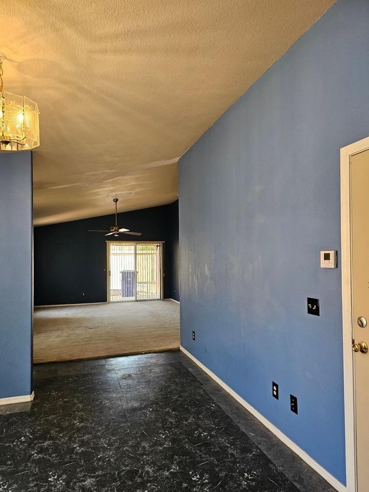 821 S Cancun Dr - Photo 5 of 17