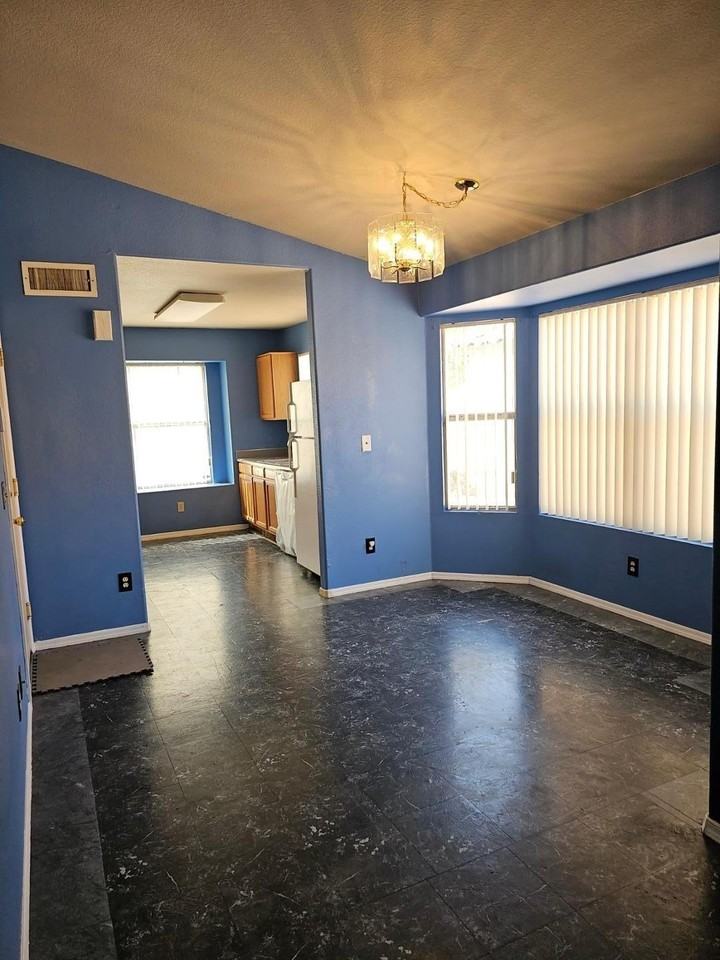 821 S Cancun Dr - Photo 6 of 17