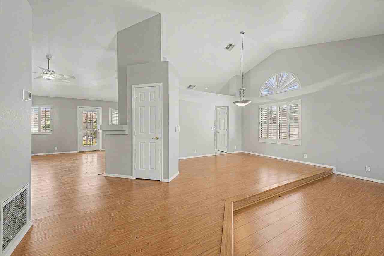 5719 E Saint John Rd - Photo 3 of 24