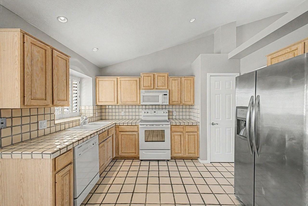 5719 E Saint John Rd - Photo 7 of 24