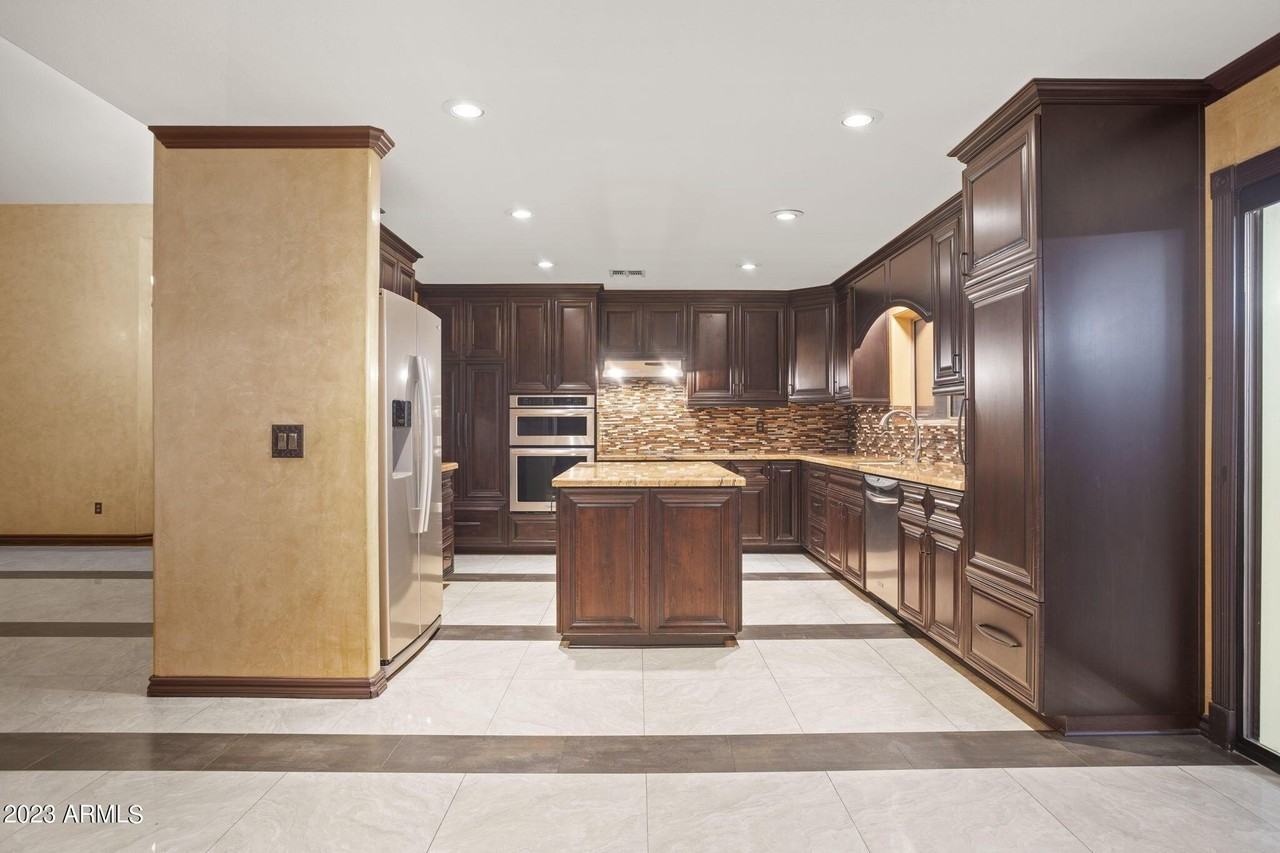 7775 N 52nd Dr - Photo 7 of 50