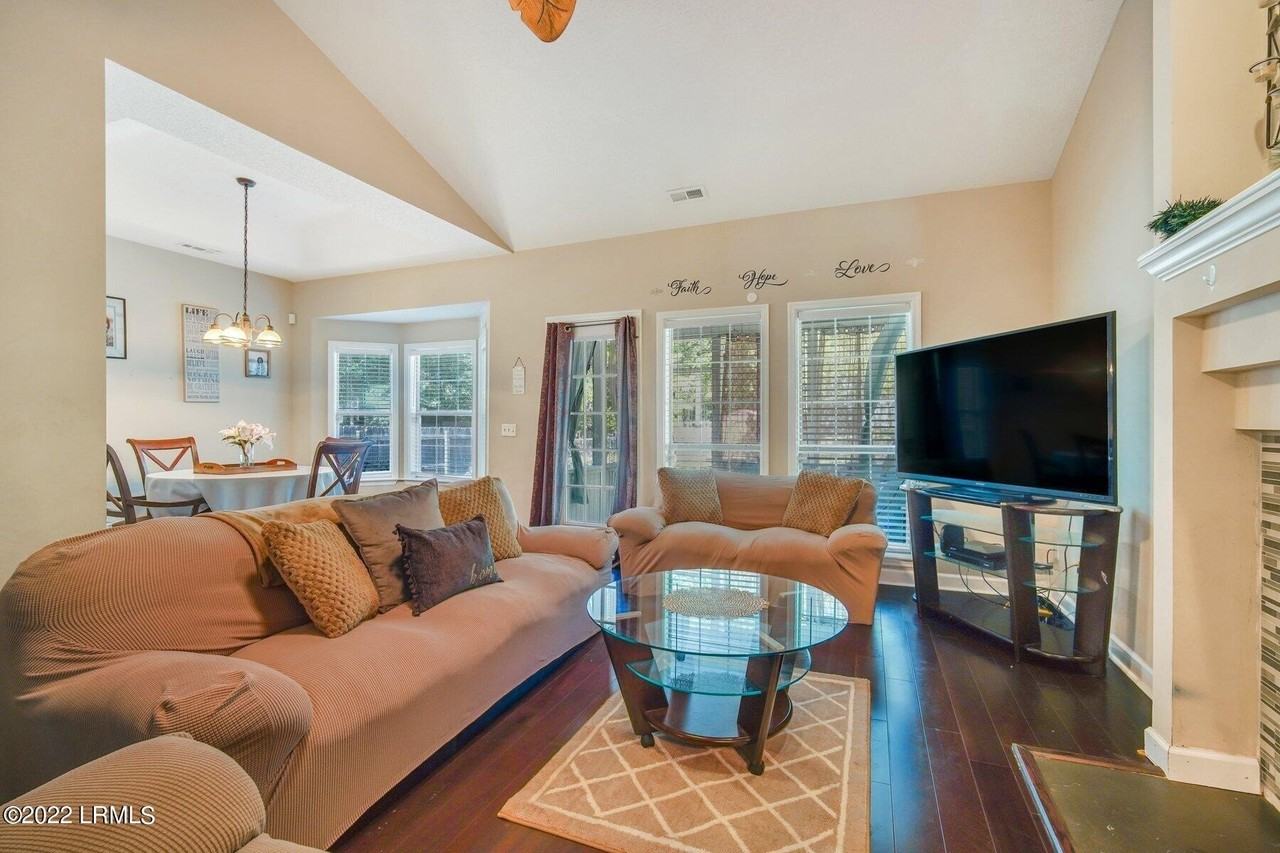 56 Le Moyne Dr - Photo 5 of 22