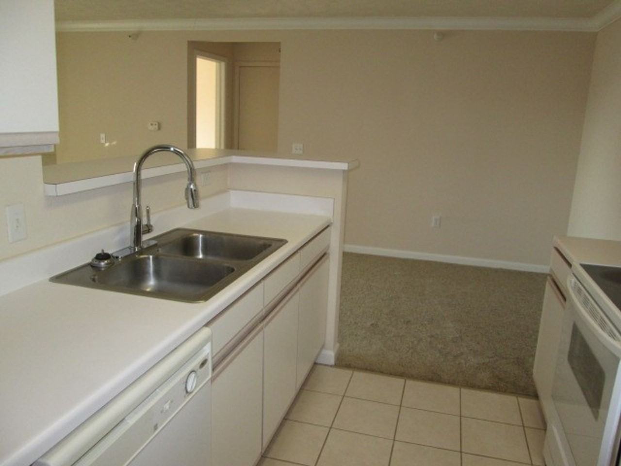 Hillsborough Pointe Apartments - Photo 2 of 26