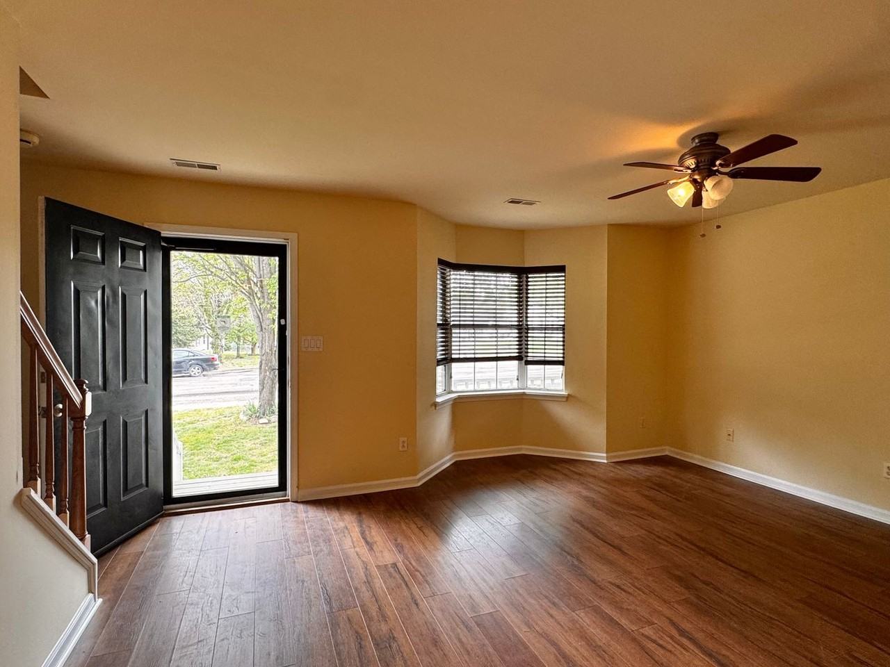 4644 Briarwood Dr - Photo 3 of 50