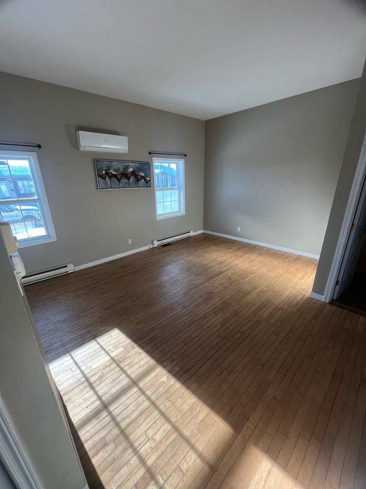 185 Rue Orléans #A - Photo 3 of 10