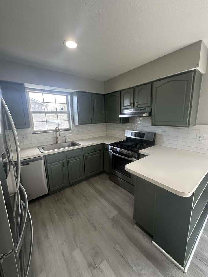 9911 Parkview Ave #1 - Photo 4 of 10