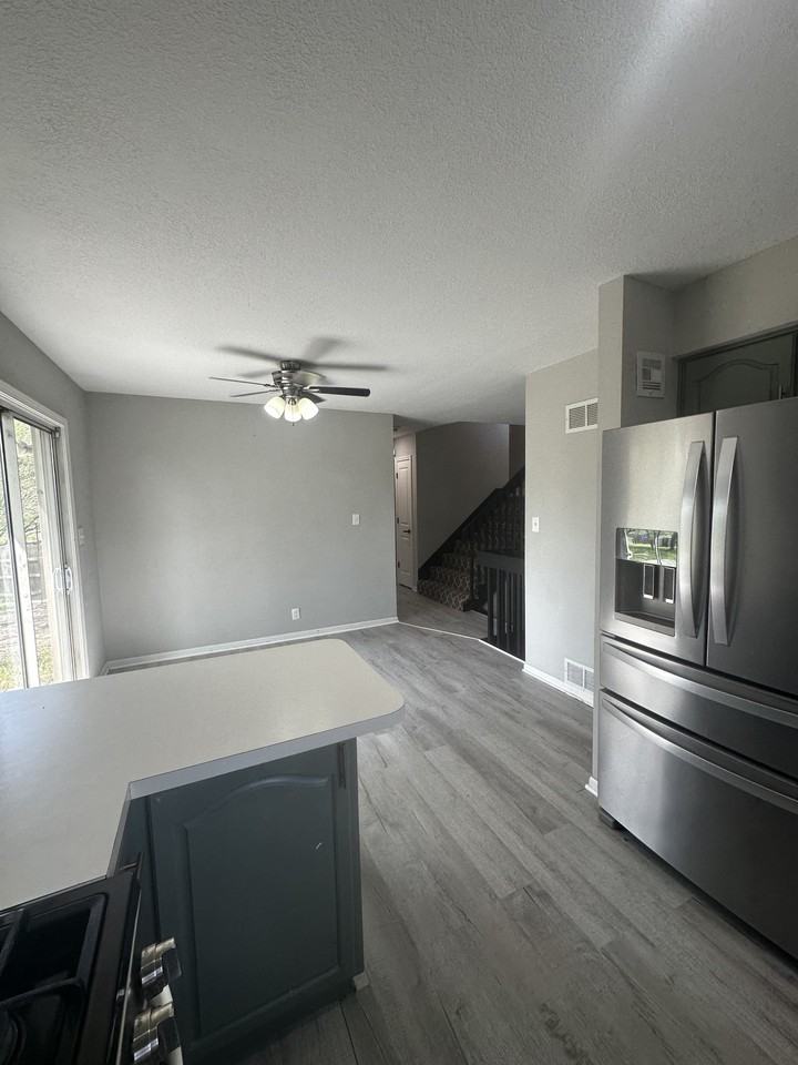 9911 Parkview Ave #1 - Photo 5 of 10