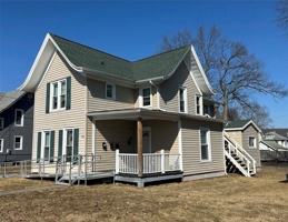 featured image of 1056 Walnut St #4