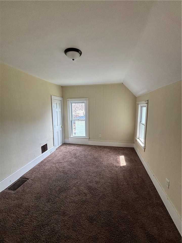 1056 Walnut St #4 - Photo 4 of 6