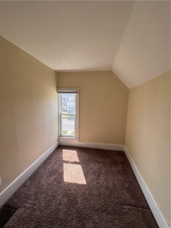 1056 Walnut St #4 - Photo 5 of 6