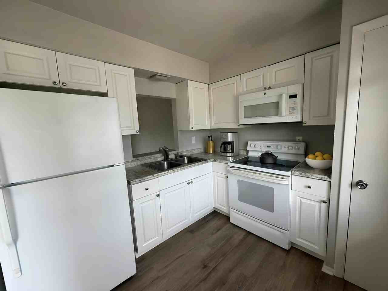1920 W Lakeview Blvd-4 #1 - Photo 2 of 29