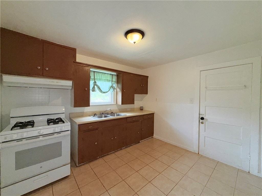 507 E Commons St - Photo 4 of 23