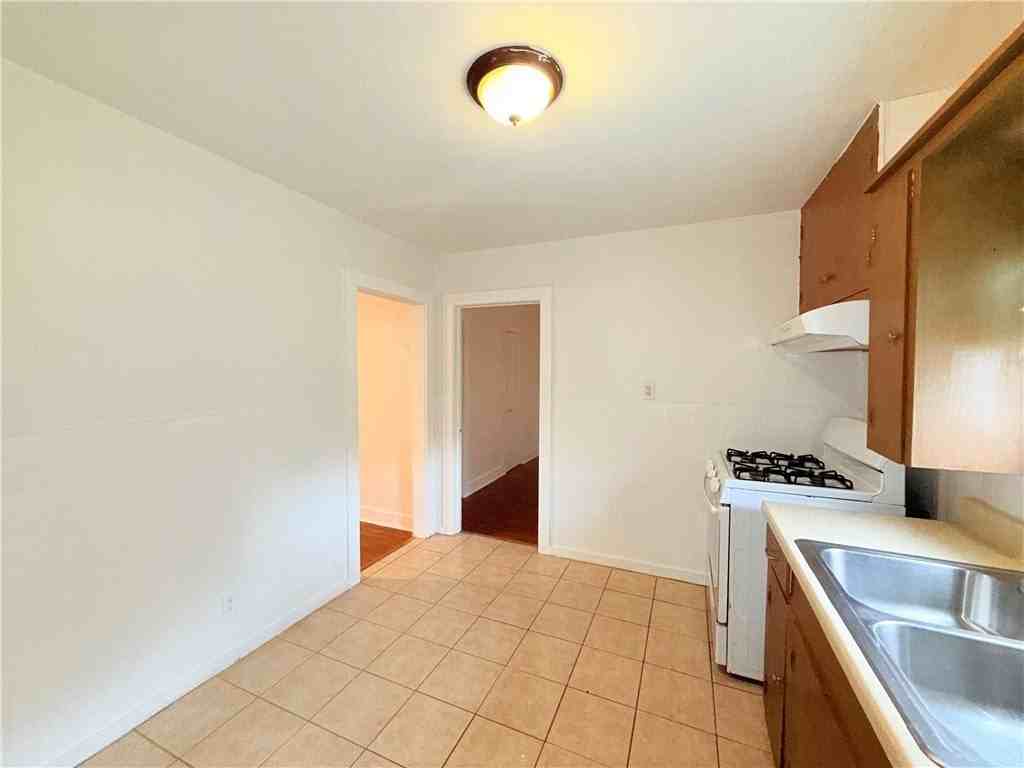 507 E Commons St - Photo 5 of 23
