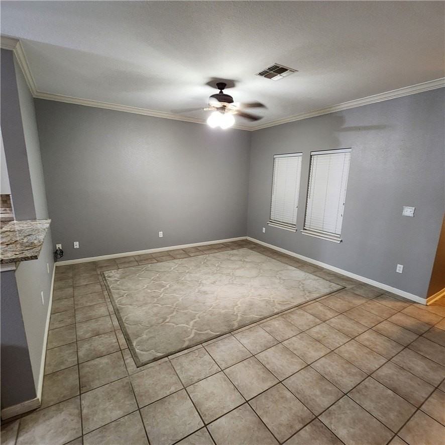 3009 Las Brisas St - Photo 4 of 15