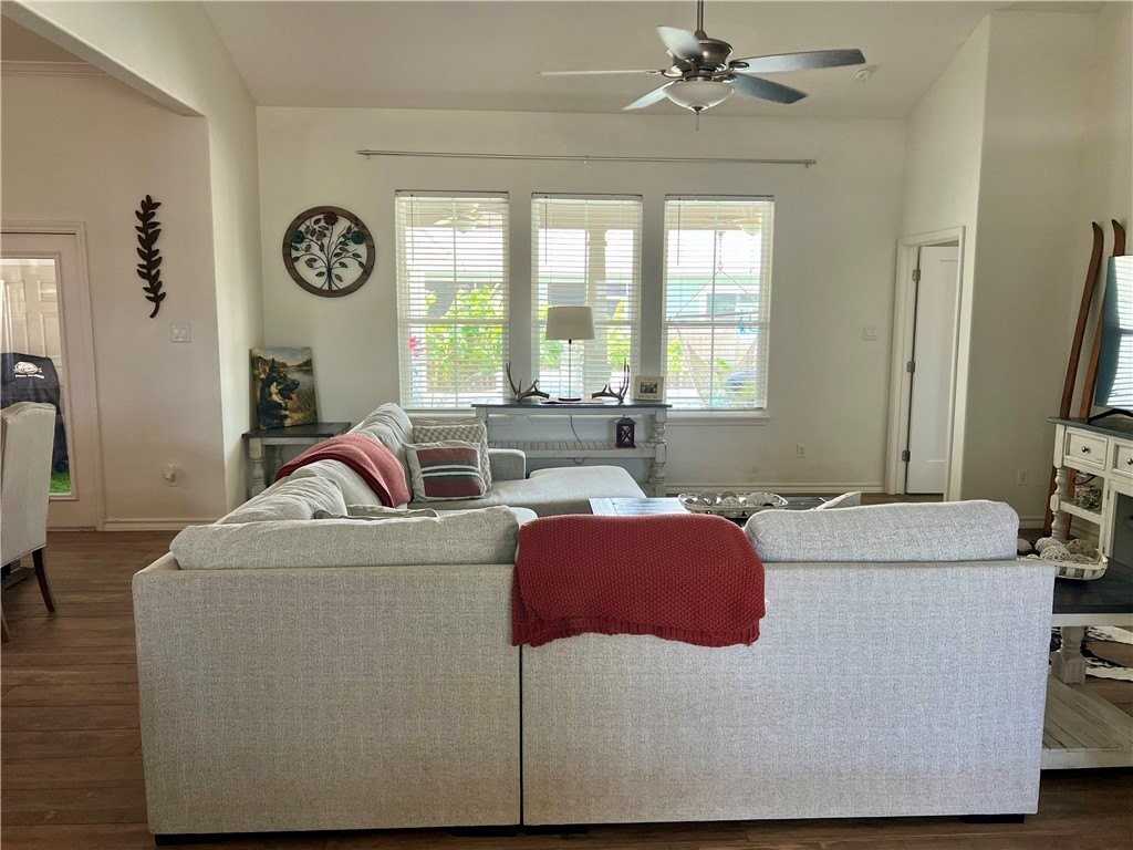 13933 Suntan Ave - Photo 5 of 40