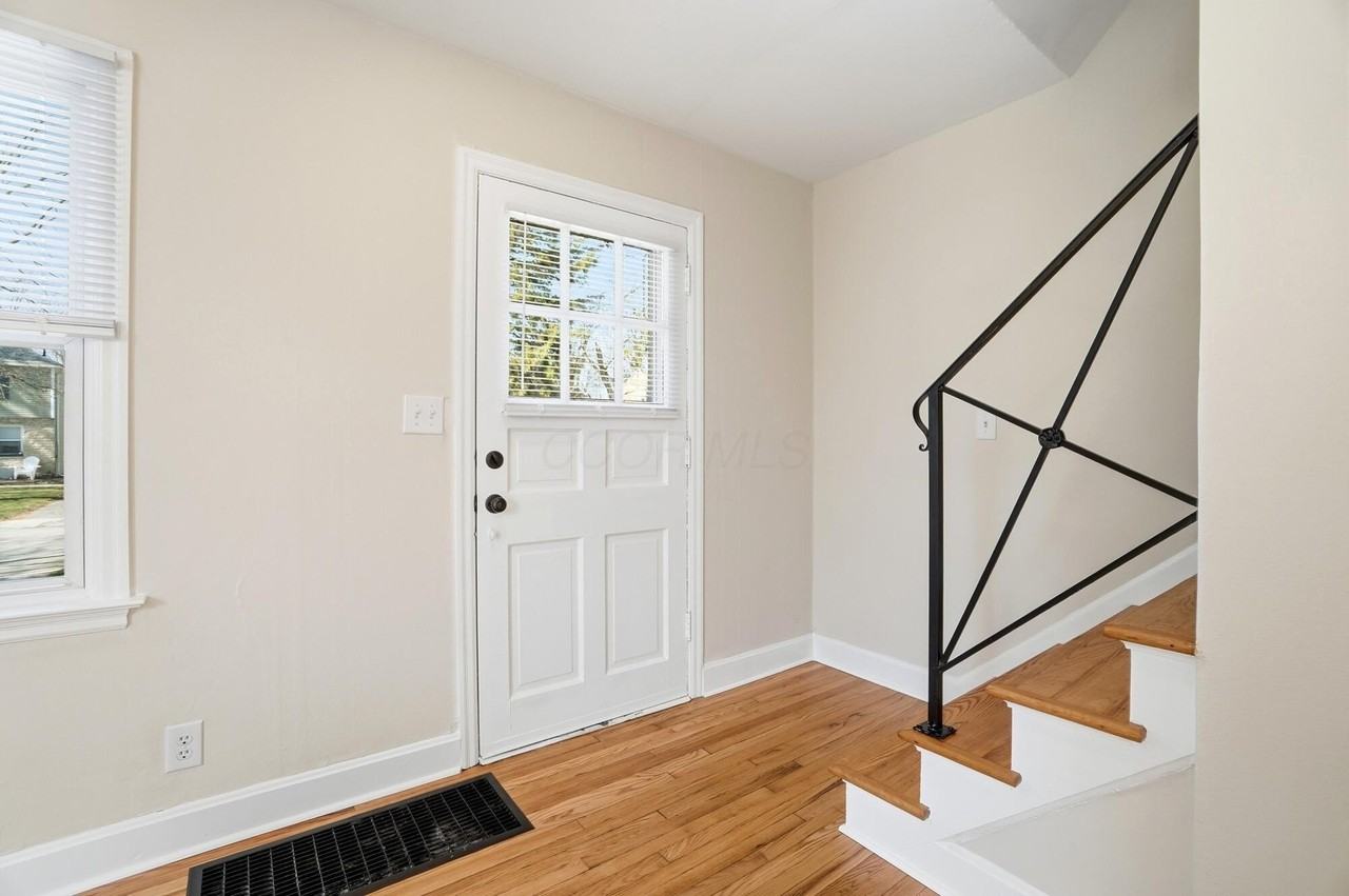 1654 Ashland Ave - Photo 3 of 35